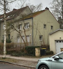 Sanierte Reihenhäuser mit neuer Dach- und Fassadendämmung